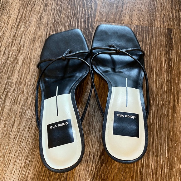 Dolce Vita Kayden Strappy Thong Sandals Black - Picture 2 of 4